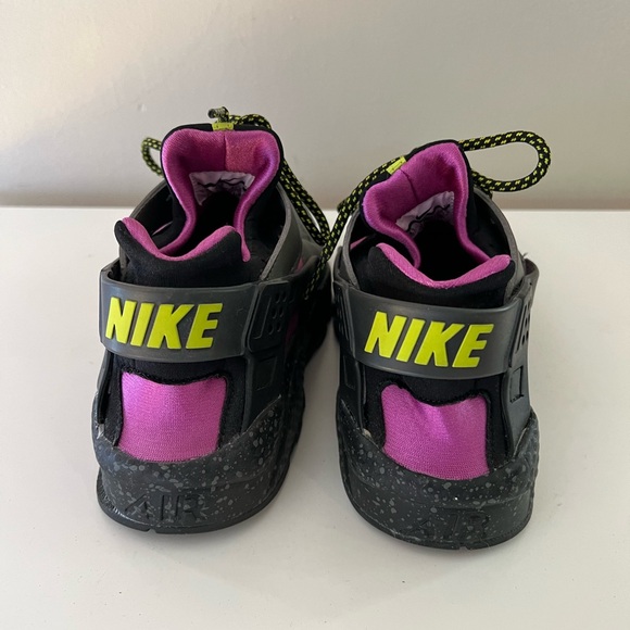 Like-new Nike Air Huarache sneakers - Picture 2 of 8